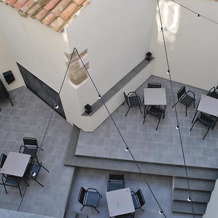 Hostal Universitat Сервера Экстерьер фото