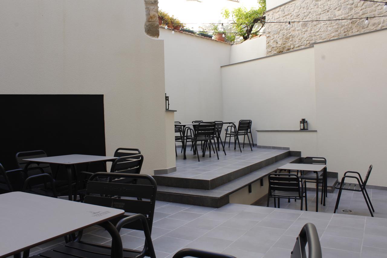 Hostal Universitat Сервера Экстерьер фото