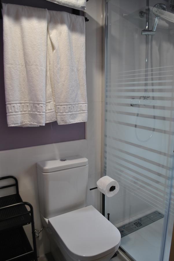 Hostal Universitat Сервера Экстерьер фото