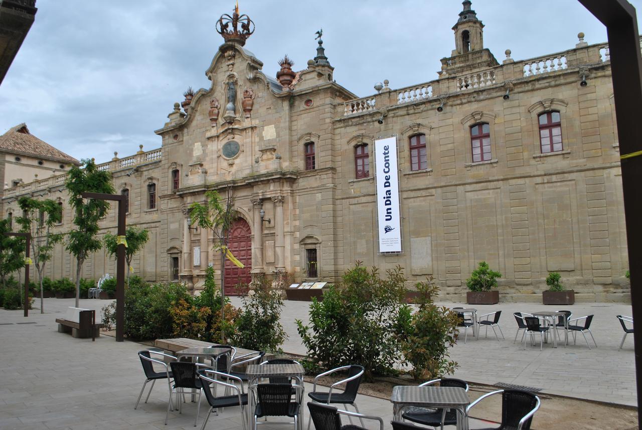 Hostal Universitat Сервера Экстерьер фото