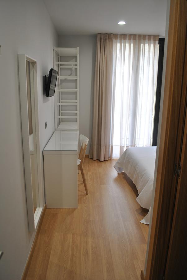 Hostal Universitat Сервера Экстерьер фото