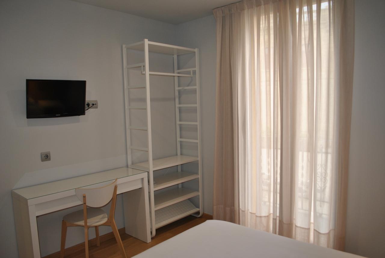 Hostal Universitat Сервера Экстерьер фото