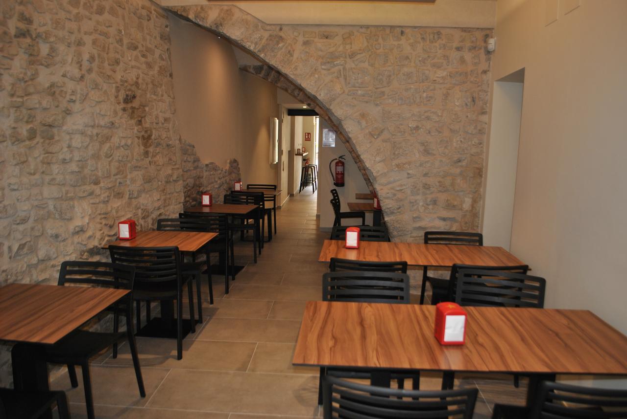 Hostal Universitat Сервера Экстерьер фото