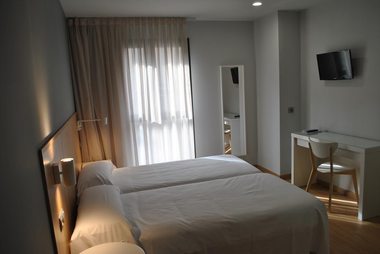 Hostal Universitat Сервера Экстерьер фото