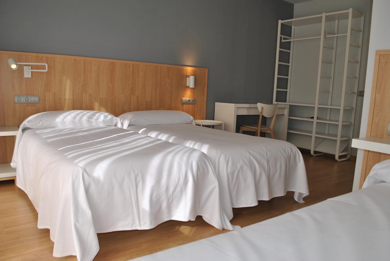 Hostal Universitat Сервера Экстерьер фото