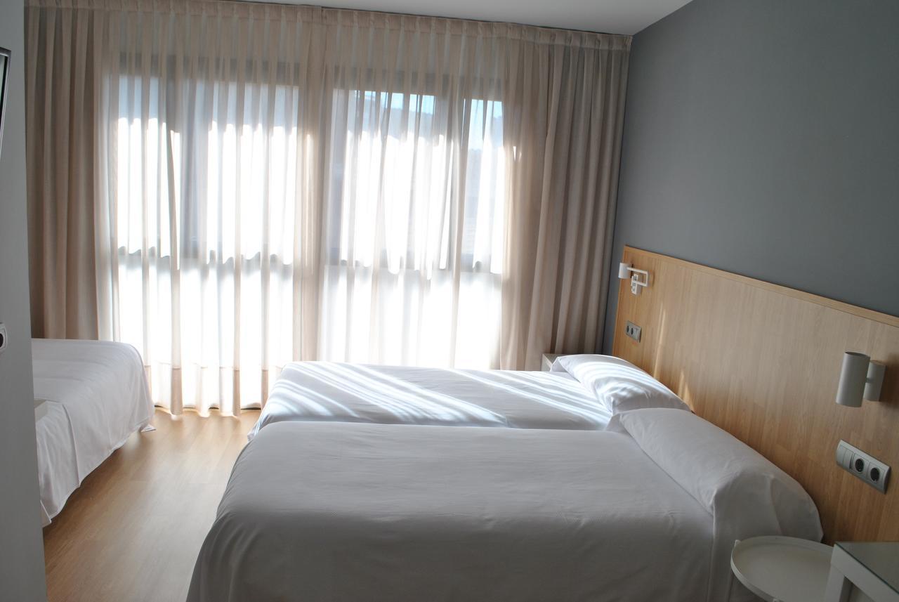 Hostal Universitat Сервера Экстерьер фото