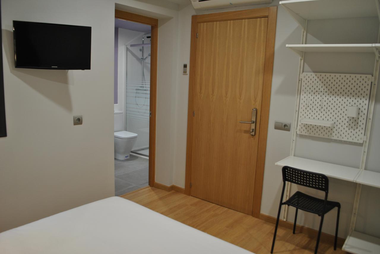 Hostal Universitat Сервера Экстерьер фото