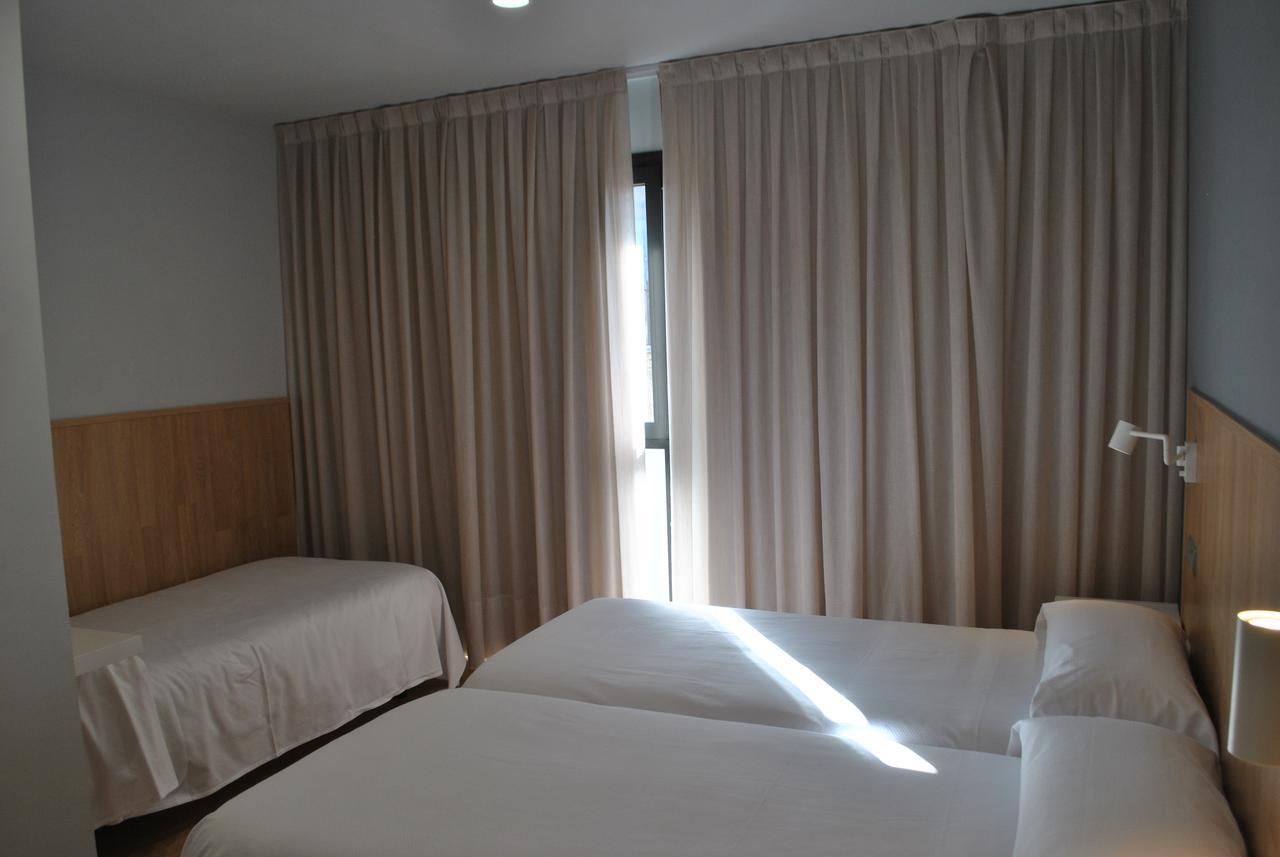 Hostal Universitat Сервера Экстерьер фото