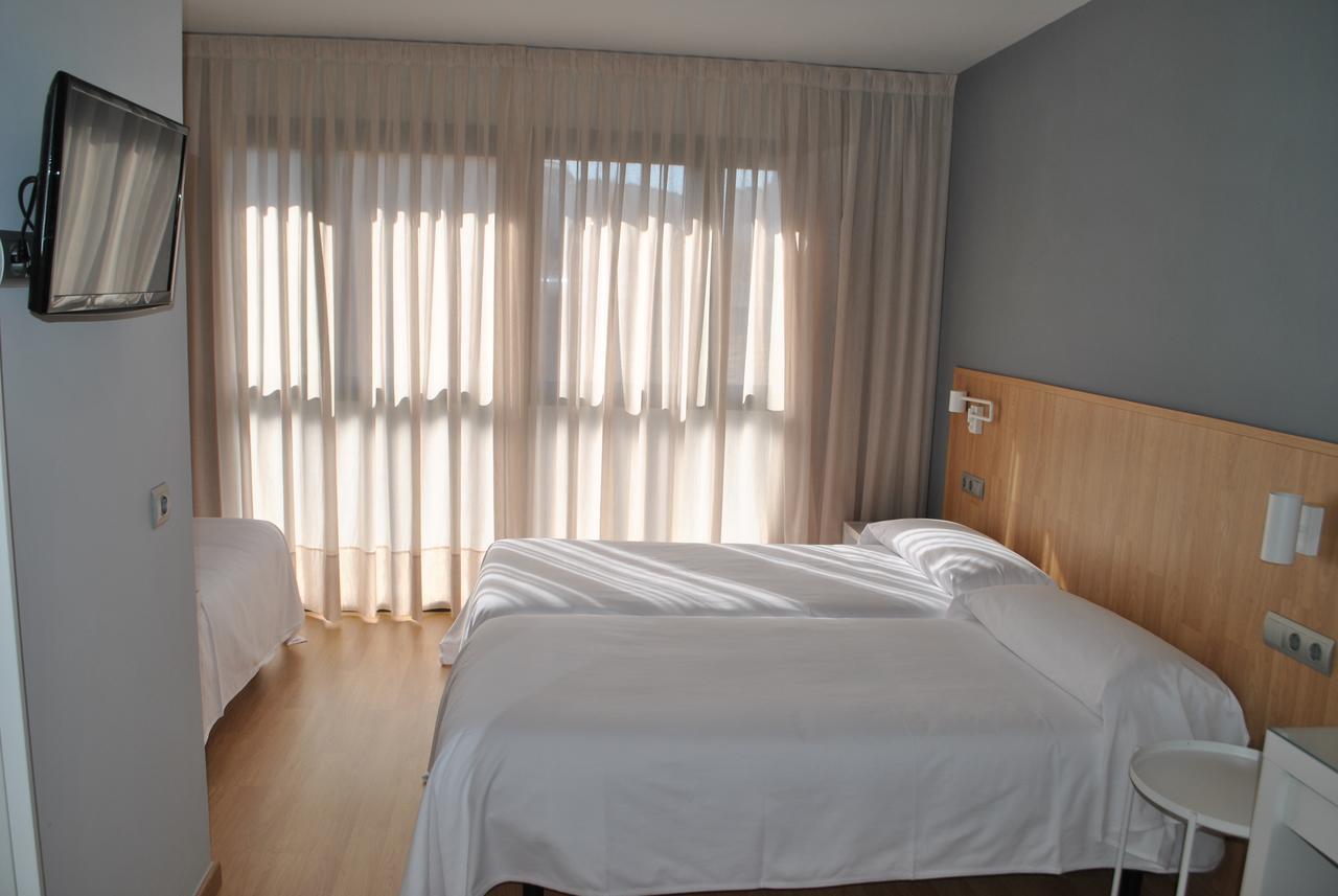Hostal Universitat Сервера Экстерьер фото