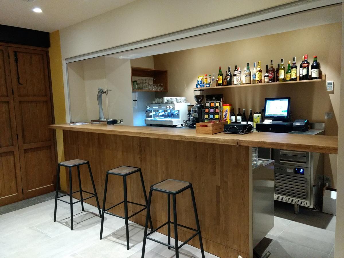 Hostal Universitat Сервера Экстерьер фото