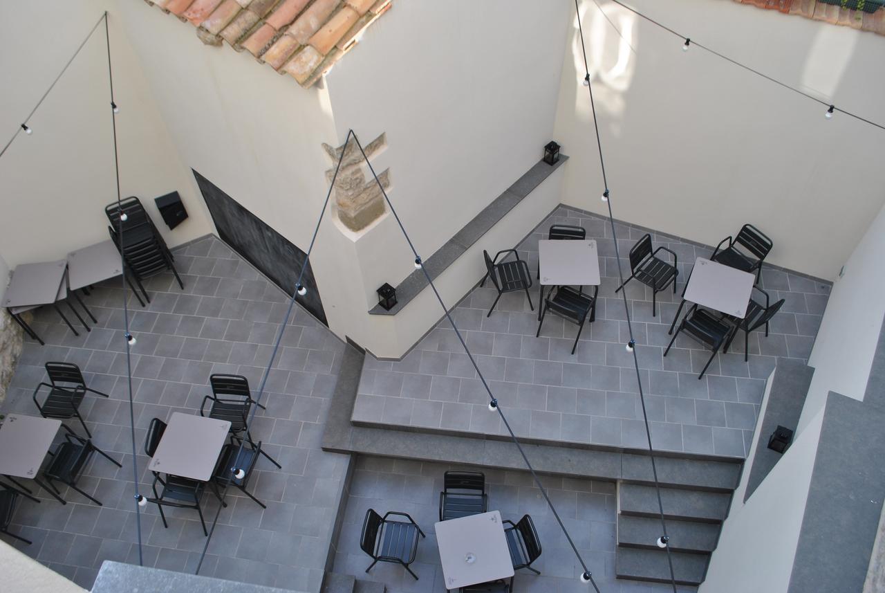 Hostal Universitat Сервера Экстерьер фото